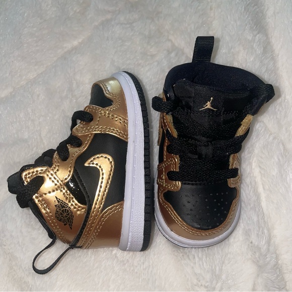 Jordan 1 Mid. Toddler 3c - Picture 2 of 5
